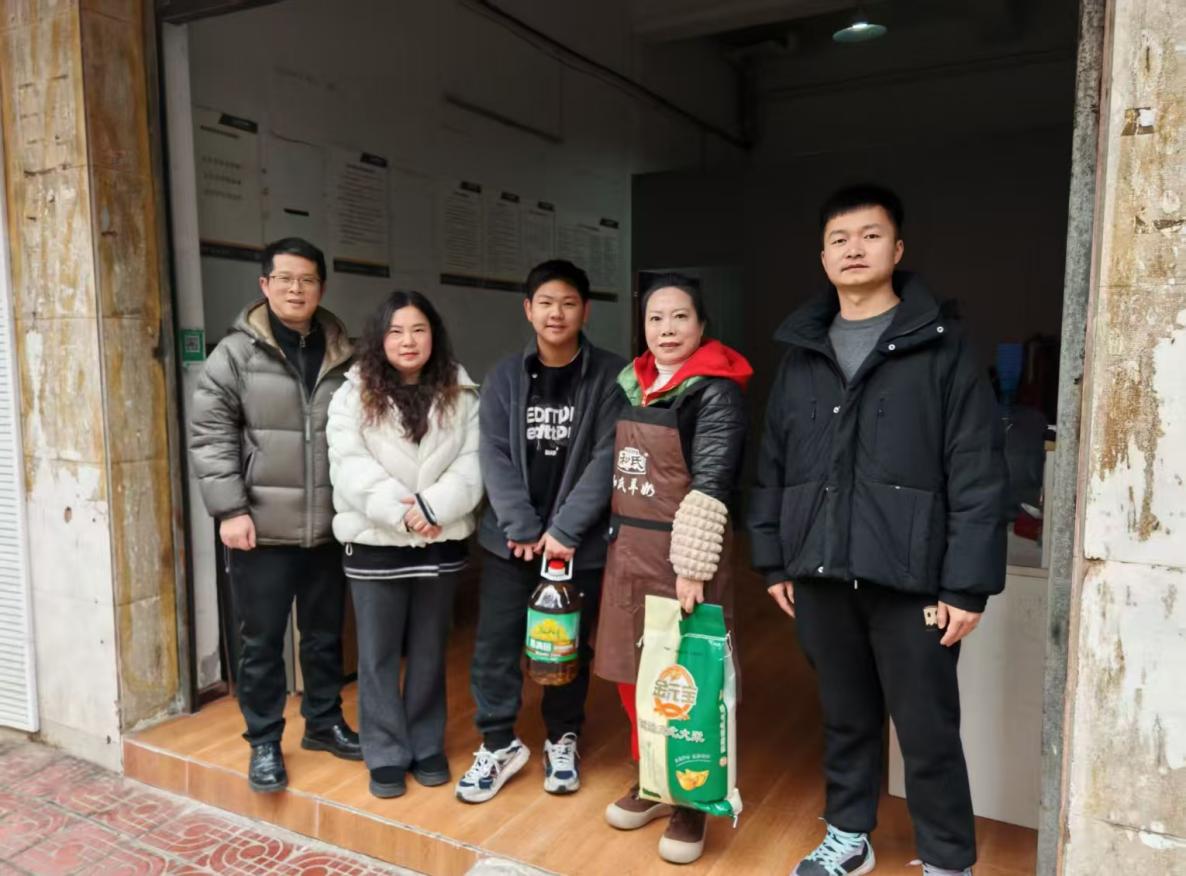 长宁职校开展2025年年终家访暨送温暖活动